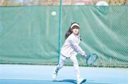 “炎黄杯”青少年网球积分 排名赛总决赛在郑挥拍