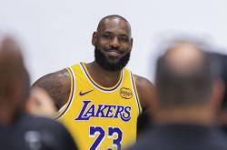 马霍姆斯：科比强于库里不如詹姆斯！詹姆斯和乔丹待定！