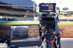 iPhone 17 Pro 加入MLB《周五棒球之夜》赛事转播，担任场边摄影机