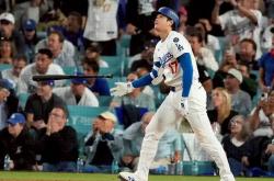 詹姆斯高调赞誉库里：他在篮球界犹如大谷翔平