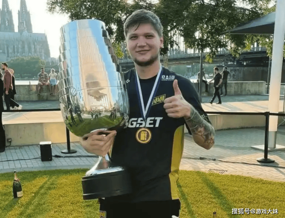 电竞圈出现离谱事件,选手比赛时突然缺席,跑去参加DOTA2比赛