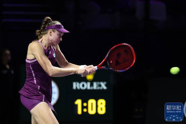 网球丨WTA年终总决赛:莱巴金娜胜斯维亚特克