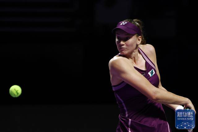 网球丨WTA年终总决赛:莱巴金娜胜斯维亚特克