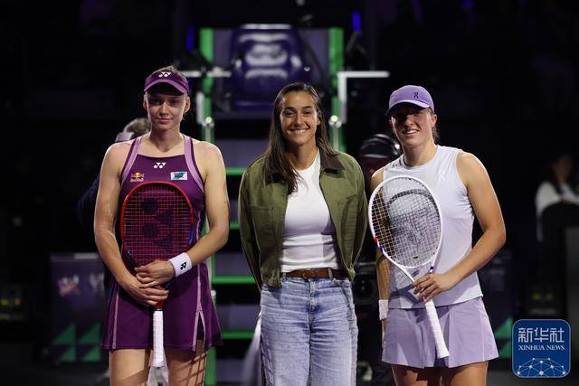 网球丨WTA年终总决赛:莱巴金娜胜斯维亚特克