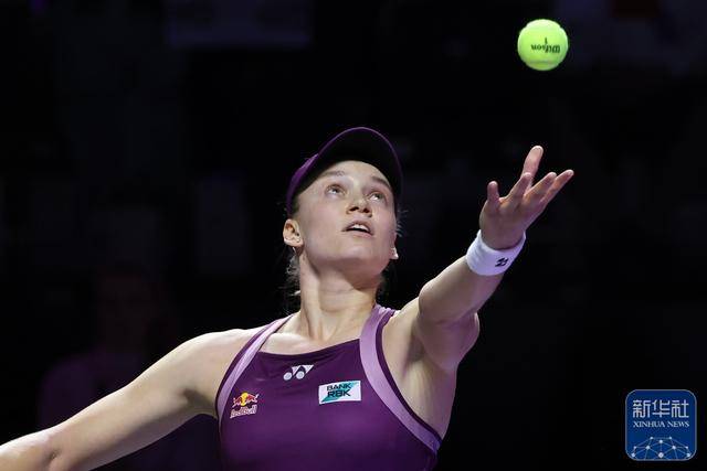 网球丨WTA年终总决赛:莱巴金娜胜斯维亚特克