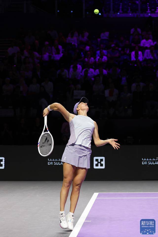网球丨WTA年终总决赛:莱巴金娜胜斯维亚特克