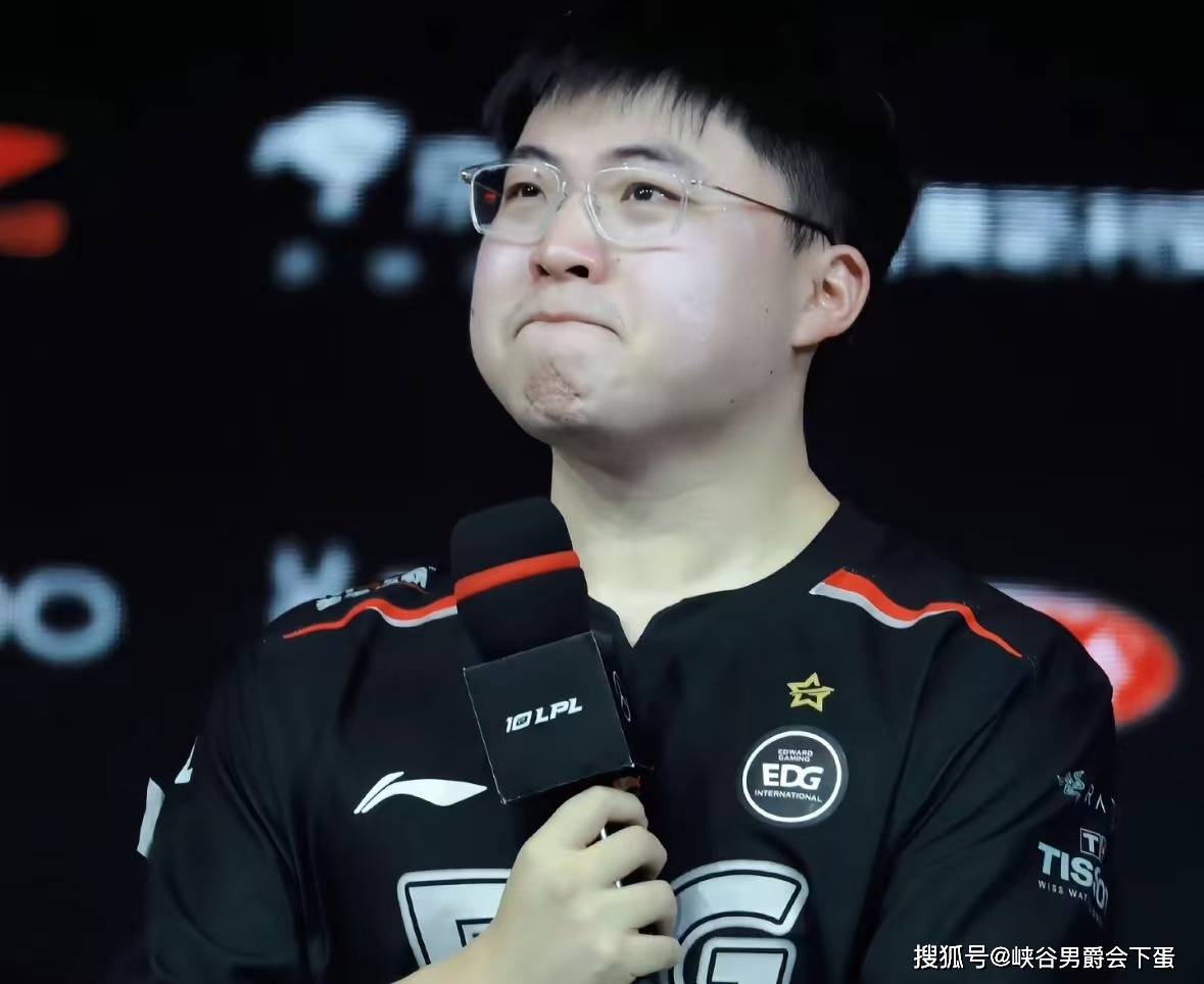 继“AG经理爱笑透露:明年Uzi有机会复出”后,教练朱开谈Uzi疯狂打排位原因:他在检测自己的实力,来确定到底能不能上场打比赛!