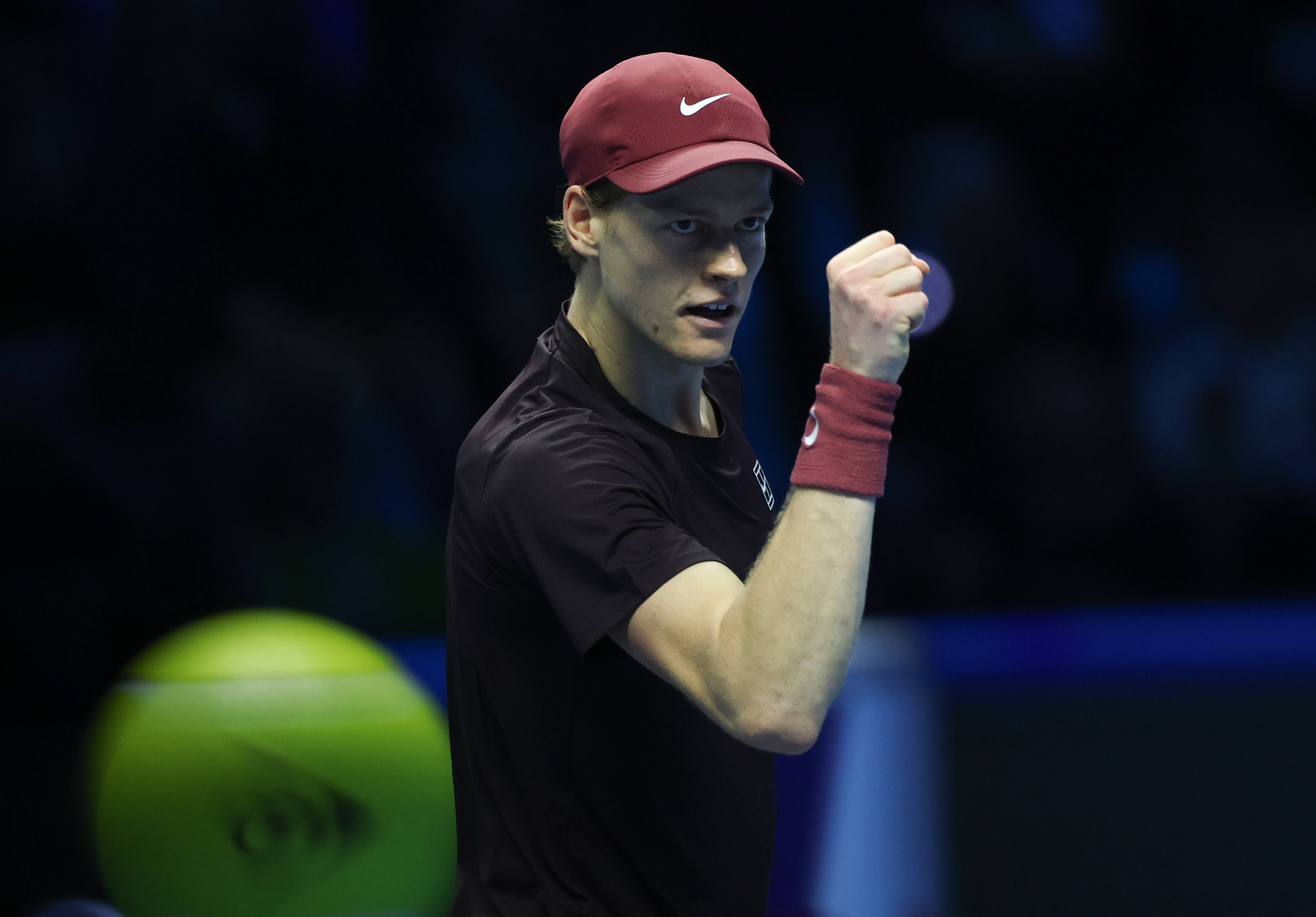 （体育）网球——ATP年终总决赛半决赛：辛纳胜德米纳尔