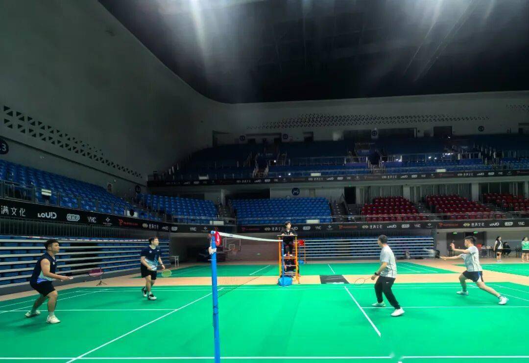 简医羽毛球队在市级职工羽毛球比赛中斩获公开组第二名