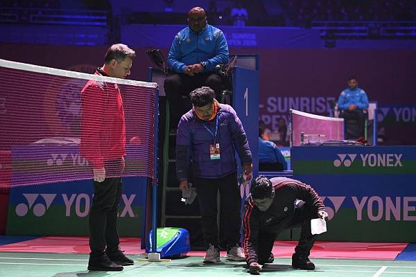 印度公开赛成闹剧:猴子坐上看台,鸟粪洒落赛场……印度真能办羽毛球世锦赛?